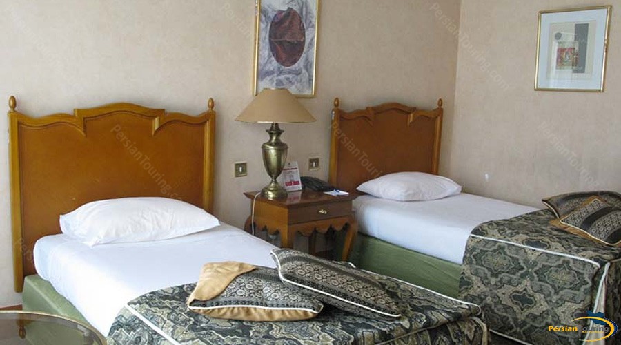 esteghlal-hotel-tehran-twin-room-1