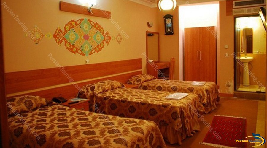 Ibne-Sina-Hotel-Isfahan-Triple-Room-3