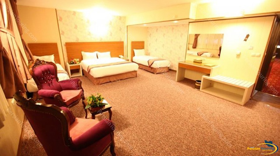 avin-hotel-isfahan-quadruple-room-1