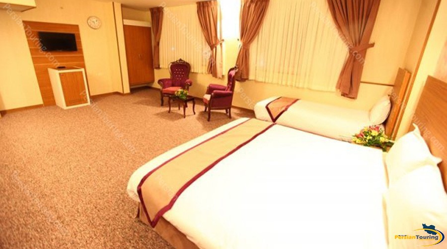 avin-hotel-isfahan-triple-room-1