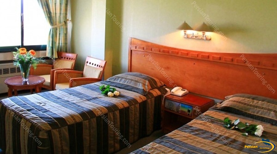azadi-hotel-isfahan-twin-room