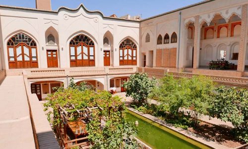 iranian-house-hotel-kashan-yard-1
