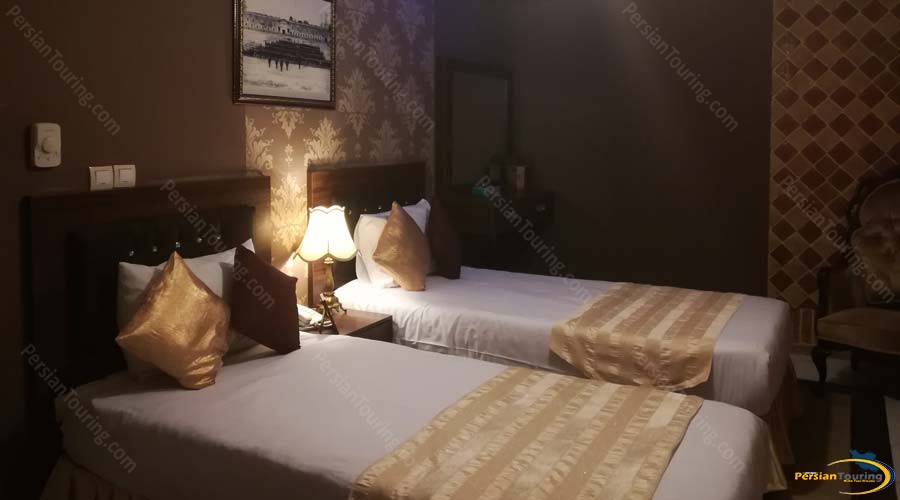 karimkhan-hotel-shiraz-twin-room-3