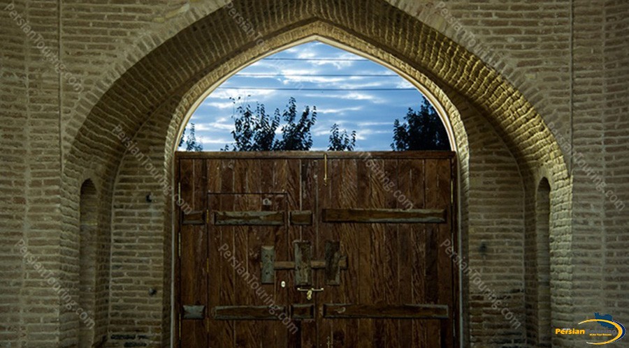 kuhpa-caravanserai-isfahan-view-4