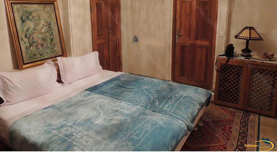 mahinestan-raheb-hotel-kashan-double-room-3