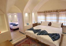 mahinestan-raheb-hotel-kashan-quadruple-room-1