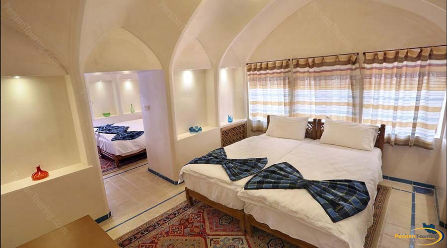 mahinestan-raheb-hotel-kashan-quadruple-room-1