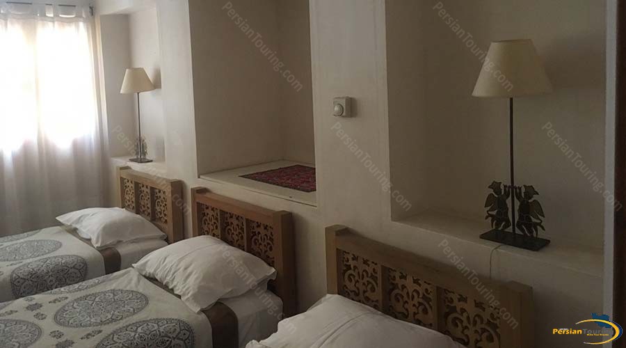 manouchehri-traditional-hotel-kashan-triple-room-1