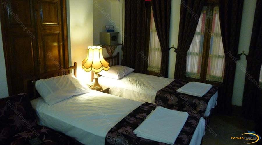 mehr-traditional-hotel-yazd-twin-room 1