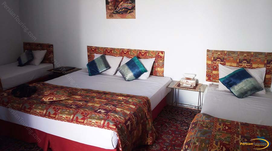 negin-traditional-hotel-kashan-quadruple-room-1