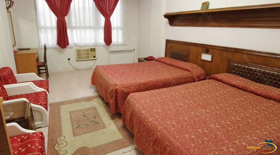 park-hotel-shiraz-quadruple-room-3