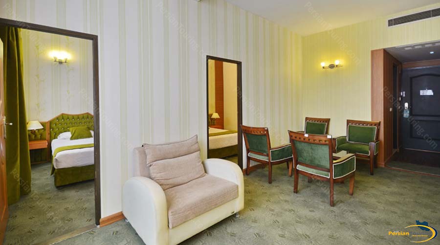 park-saadi-hotel-shiraz-two-bedroom-apartment-for-4-person