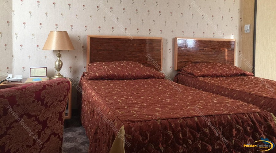 parsian-suite-hotel-isfahan-twin-room-1