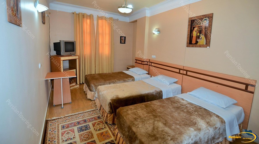 sepahan-hotel-isfahan-triple-room-1