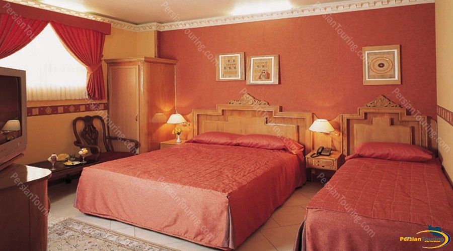 zohreh-hotel-isfahantriple-room-3