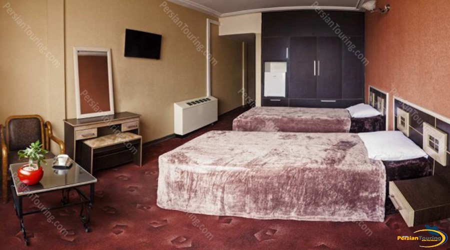 espadana-hotel-isfahan-quadruple-room-1