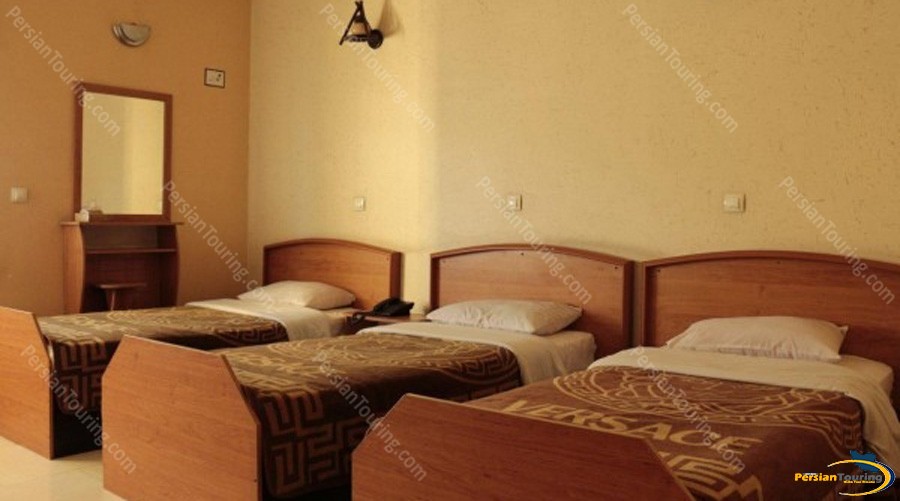 homam-hotel-isfahan-triple-room-1