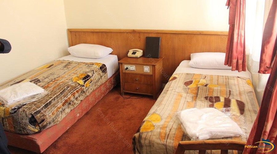 avrin-hotel-tehran-twin-room-1