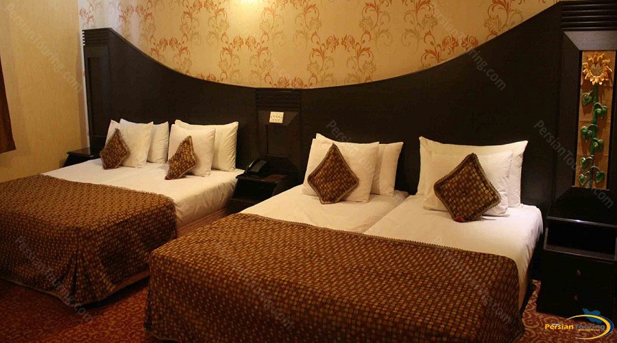 baba-taher-hotel-tehran-quadruple-room-4