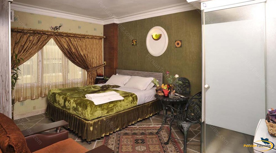 elyan-hotel-tehran-double-room-2