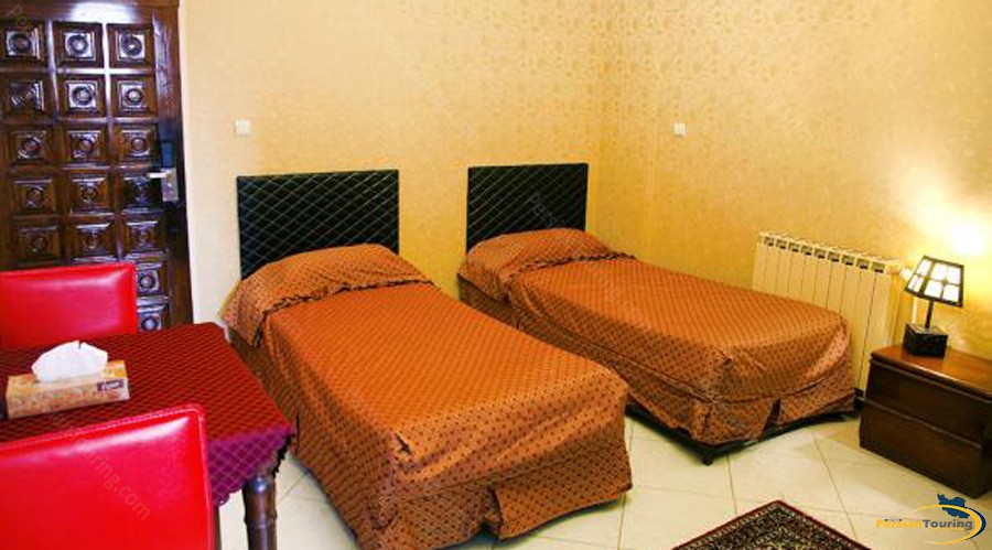 razi-hotel-tehran-twin-room-1