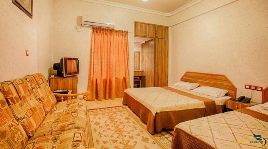 aram-hotel-qeshm-quadruple-room-1