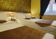 lotfalikhan-hotel-shiraz-triple-room-1
