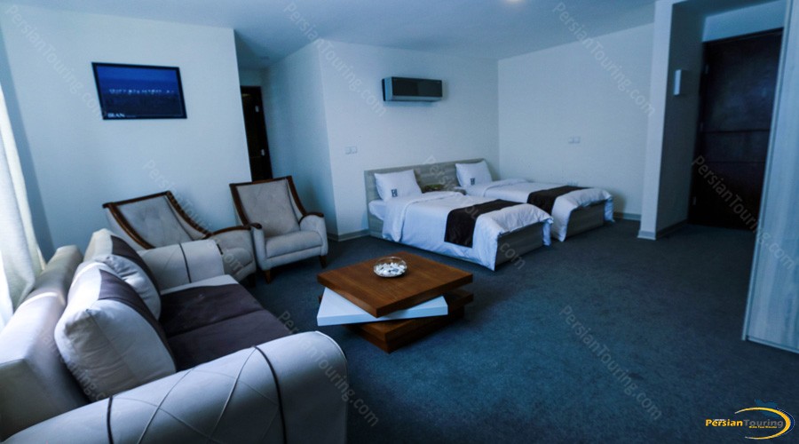 rayhaan-hotel-qeshm-quadruple-room-1