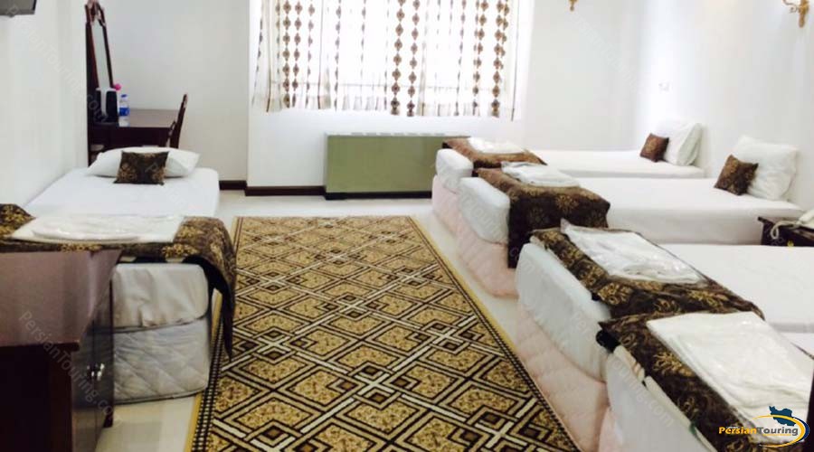 amir-kabir-hotel-kashan-five-beds-room-1
