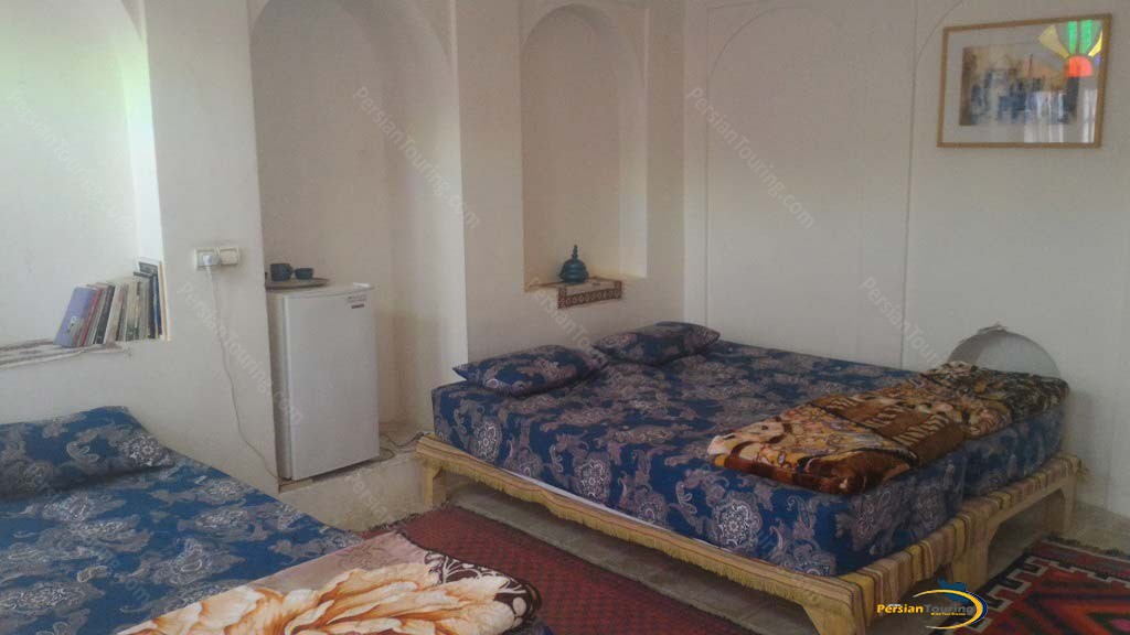noghli-hotel-kashan-five-beds-room-2