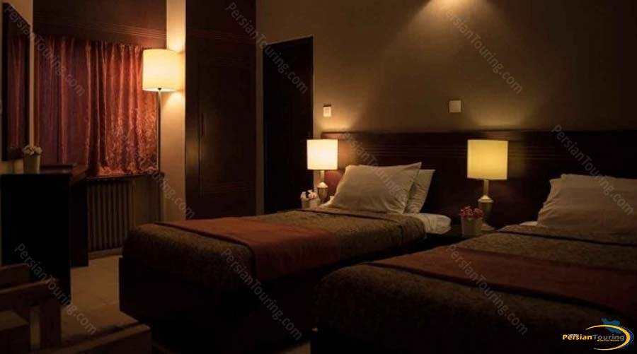roodaki-hotel-twin-room