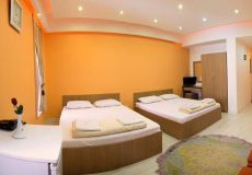 rose-hotel-kashan-quadruple-room-1