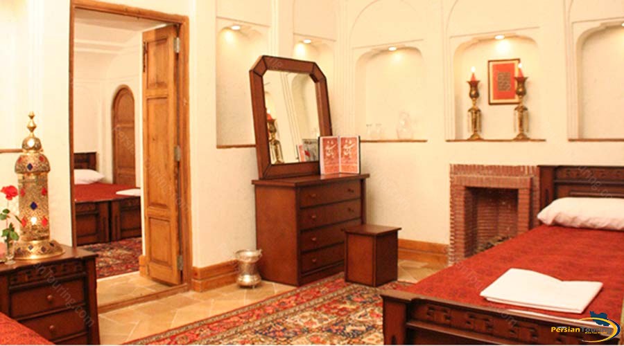 morshed-garden-traditional-hotel-yazd-quadruple-room-1