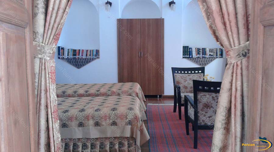 mozafar-traditional-hotel-yazd-twin-room-2