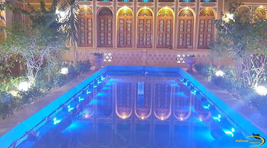 mozafar-traditional-hotel-yazd-yard-1