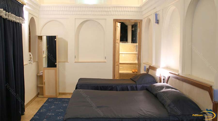 traditional-hotel-yazd-triple-room-3