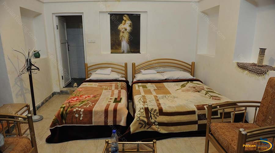 traditional-kourosh-hotel-yazd-triple-room-1