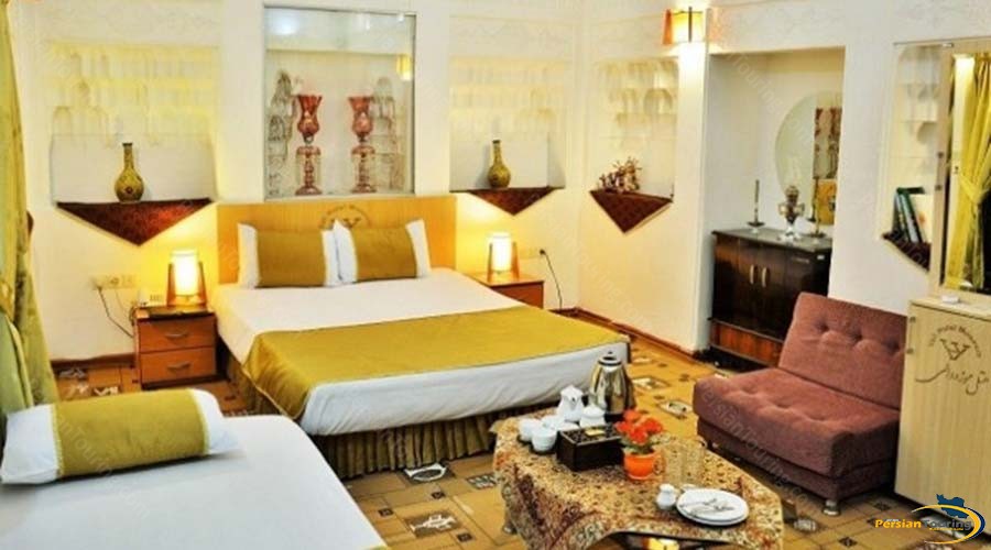 vali-traditional-hotel-yazd-triple-room-1