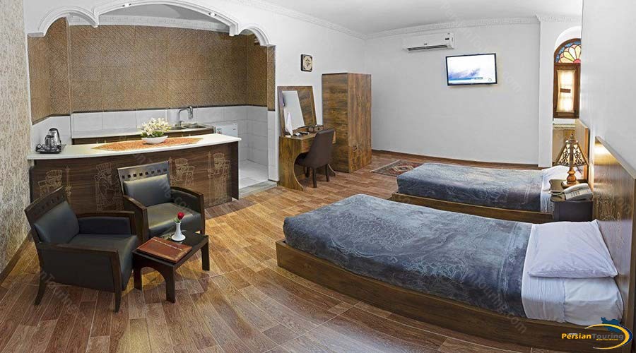 fazeli-hotel-yazd-vip-five-beds-room-1